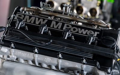 BMW S14 engine detail: cylinder head cover